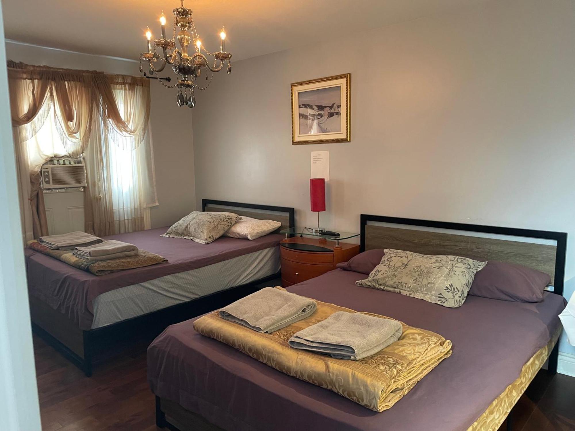 Self Service Small Breakfast, 2 Double Beds Private Room مونتريال المظهر الخارجي الصورة